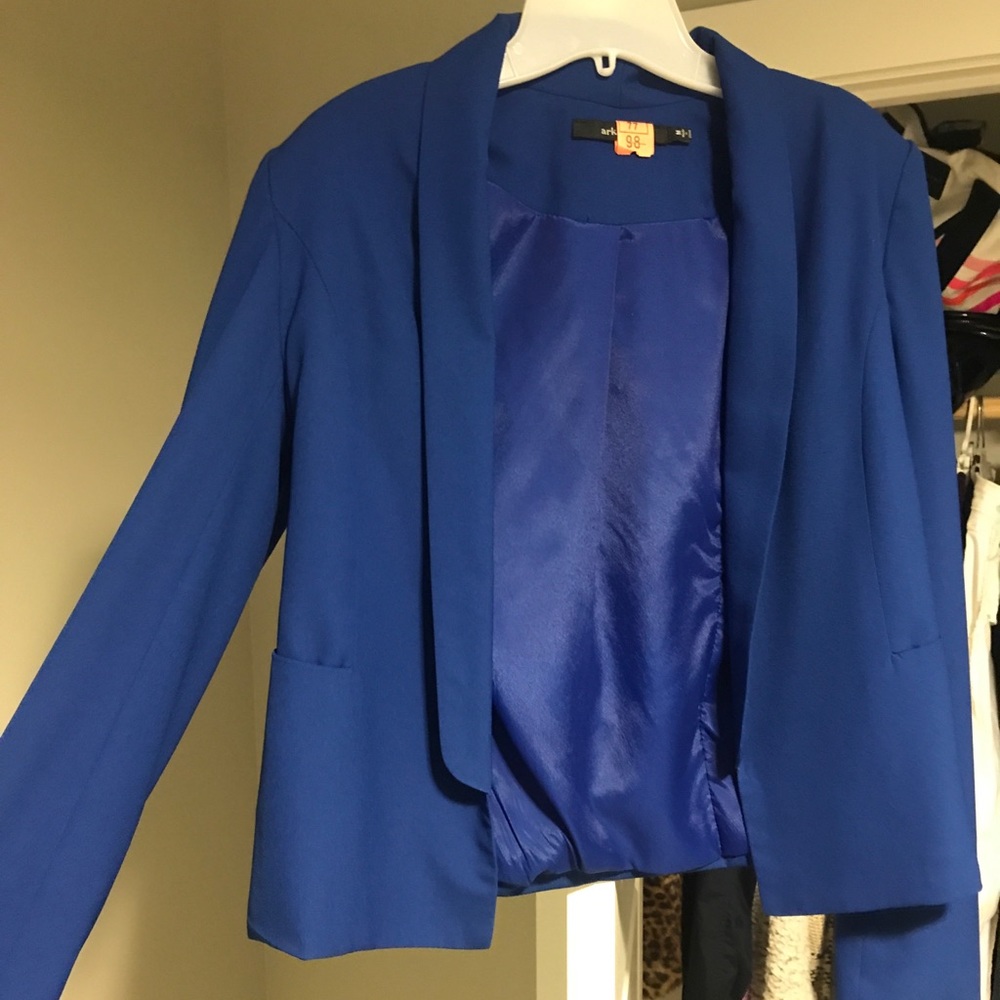 Long sleeve royal blue blazer!
